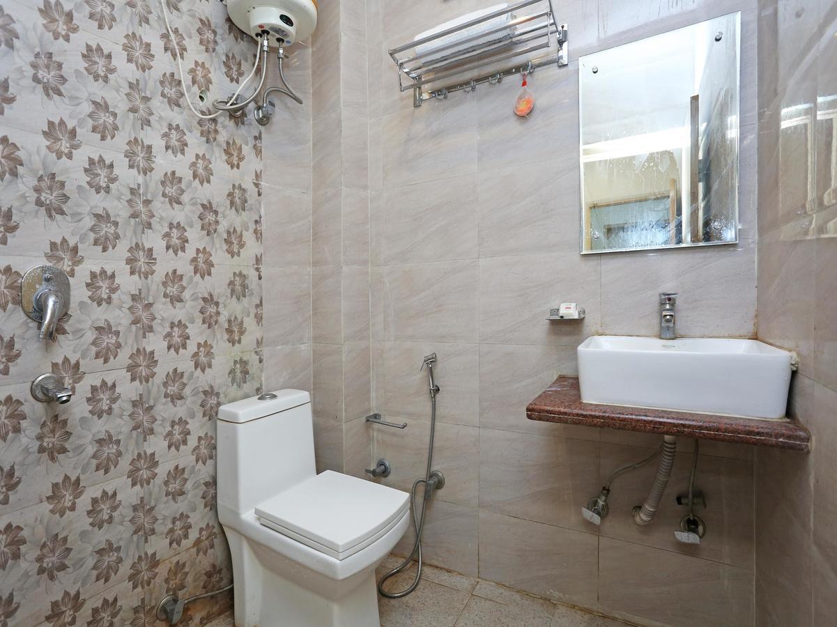 Oyo 9233 Hotel Cottage Lord Krishna Nowe Delhi Zewnętrze zdjęcie