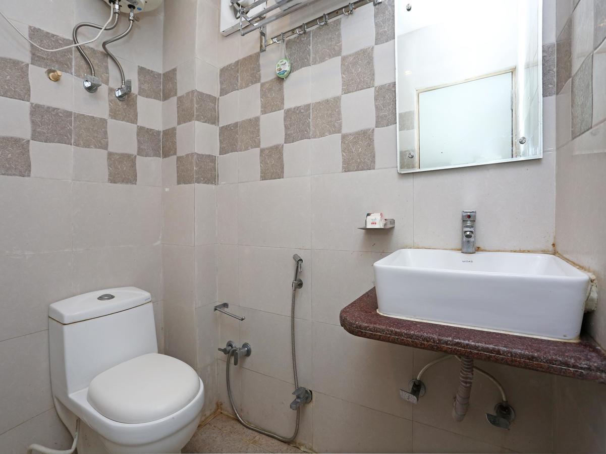 Oyo 9233 Hotel Cottage Lord Krishna Nowe Delhi Zewnętrze zdjęcie